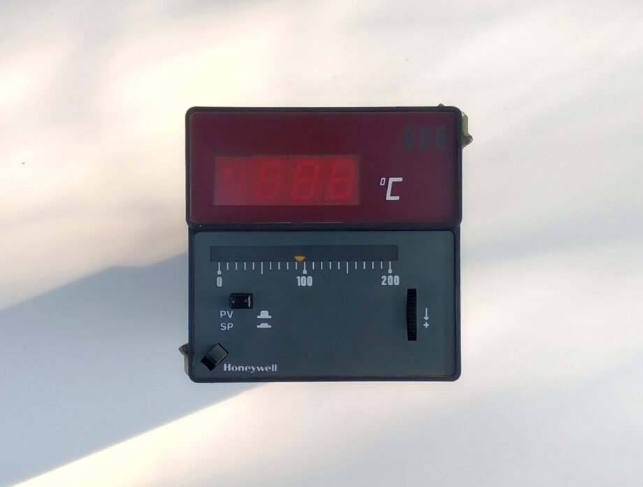 Honeywell 8433-10-40000-011-4-02 CLASS 84 Controller 0-200ºC - 8433-10-40000-011-4-02