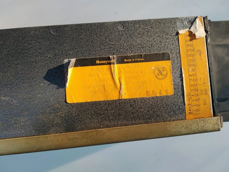 Honeywell 8433-10-40000-011-4-02 CLASS 84 Controller 0-200ºC - 8433-10-40000-011-4-02