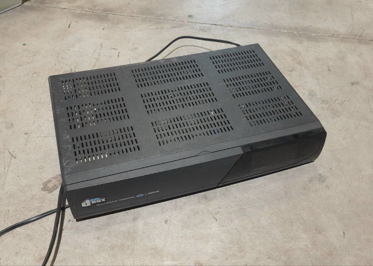Nokia d-box Multimedia Terminal satellite receiver, front view