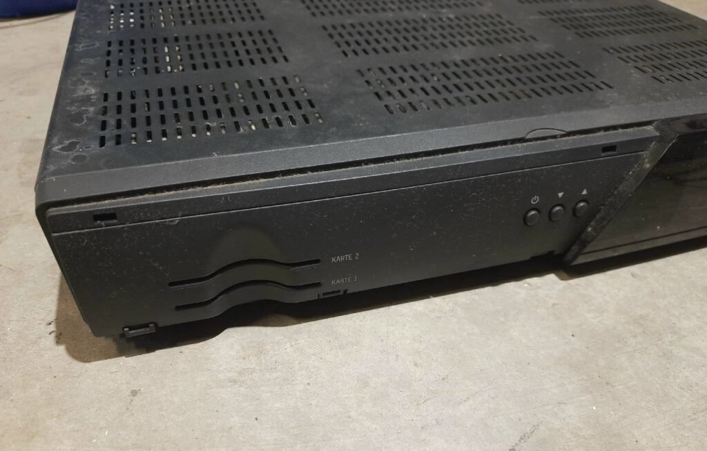 Nokia d-box Satellite Receiver - Card slot view